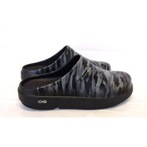 OOFOS Lightweight Camoguflage Clogs Gray Men's 8 Women's 10